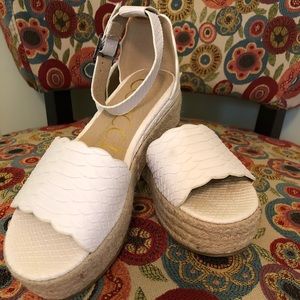 Wedges-Pretty White Scalloped Wedge